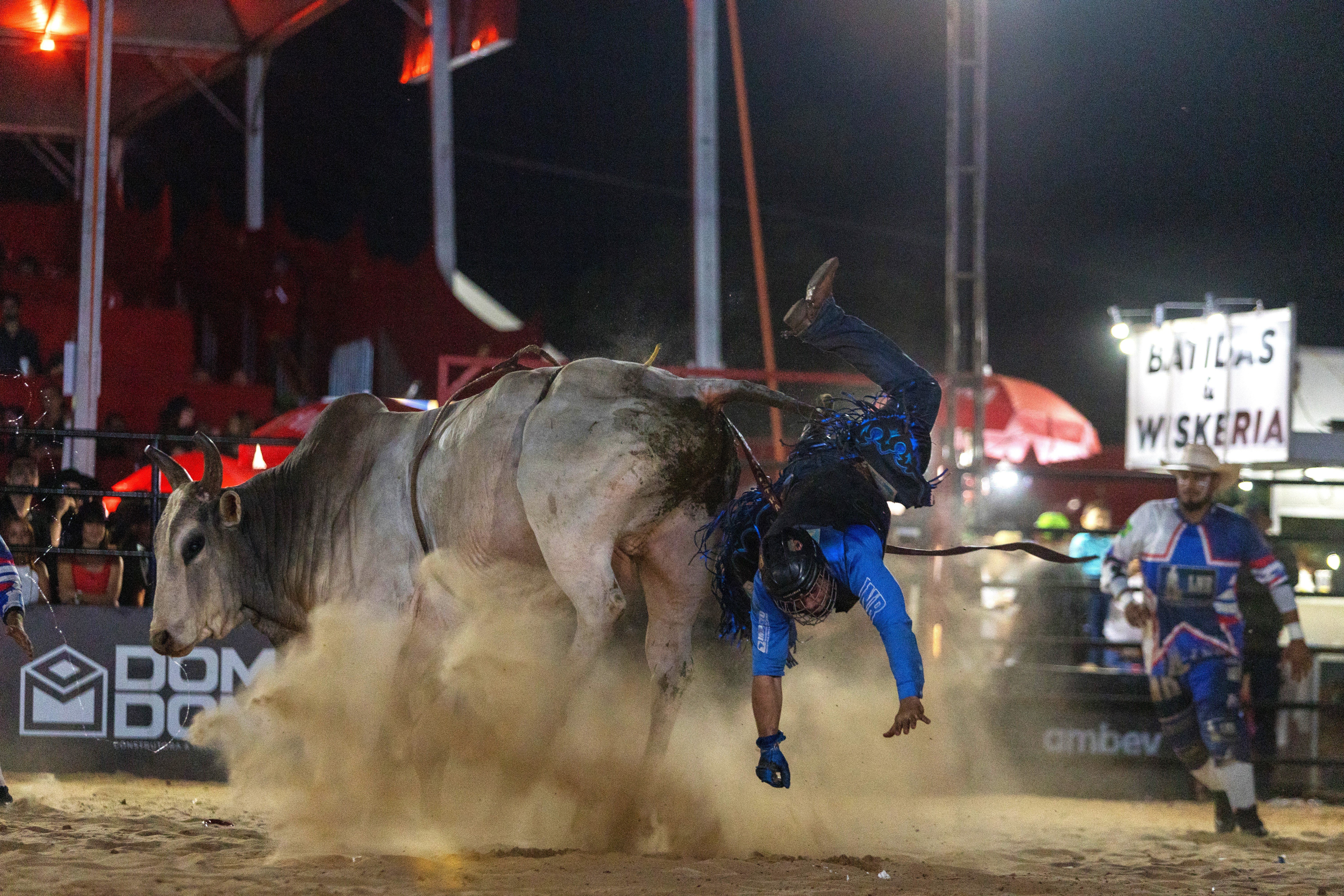 Segunda noite do Limeira Rodeo Music tem provas de montaria e define finalistas neste sábado — Foto: Thomaz Marostegan/g1