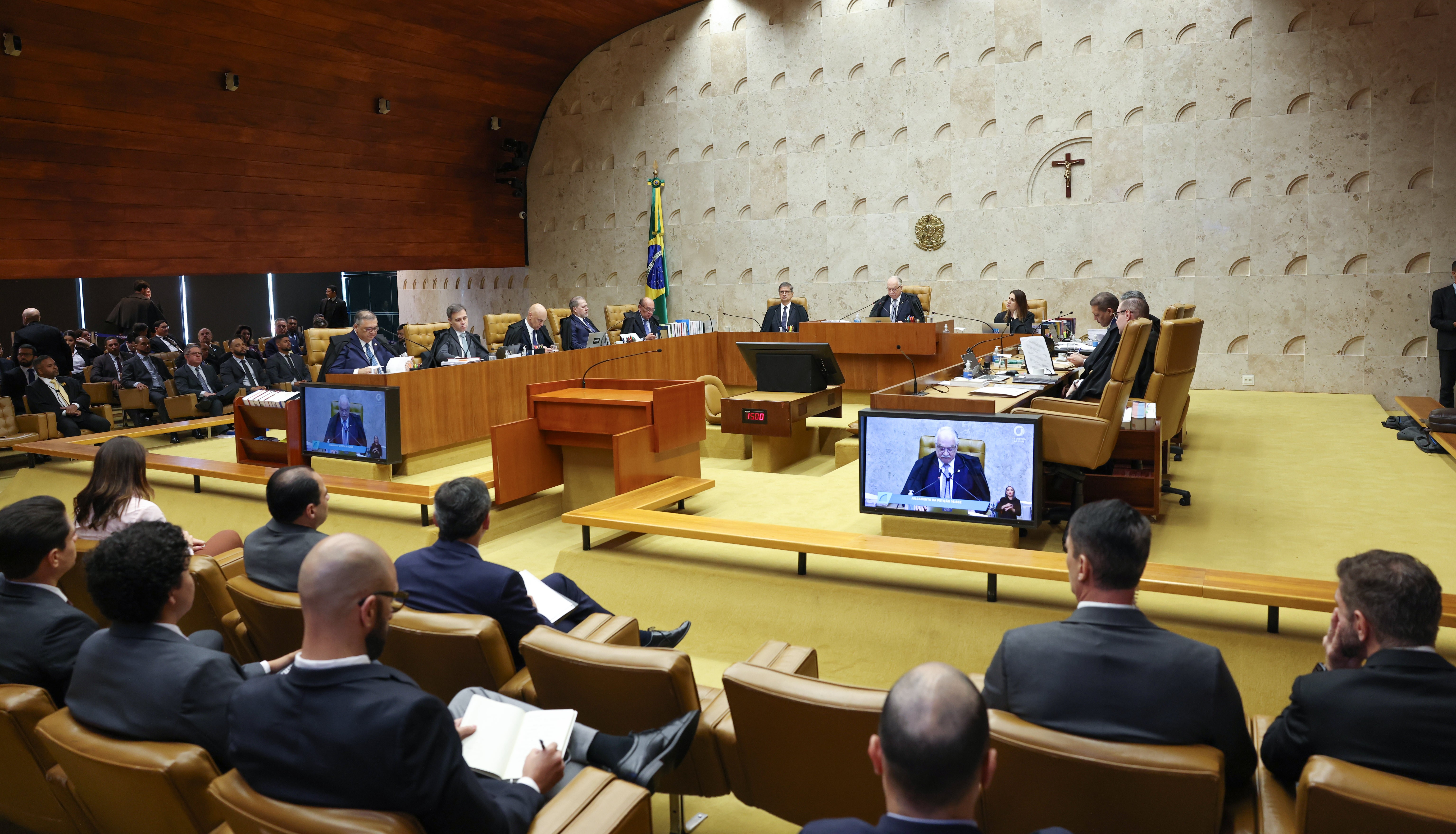 Ministros do STF se portam de forma incompatível com a Corte, diz jurista