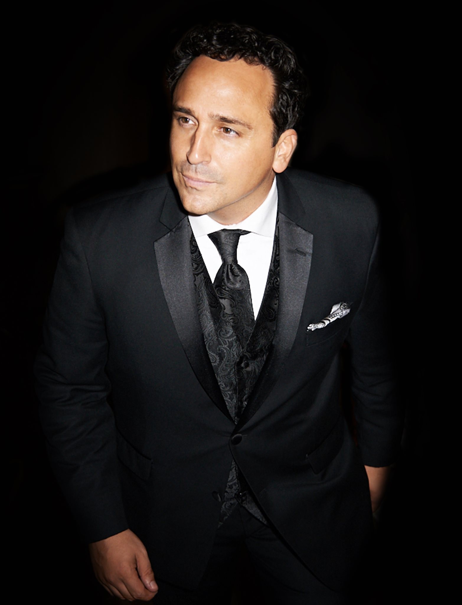 Quem é Christopher Macchio, tenor que vai cantar hino dos EUA na posse de Donald Trump