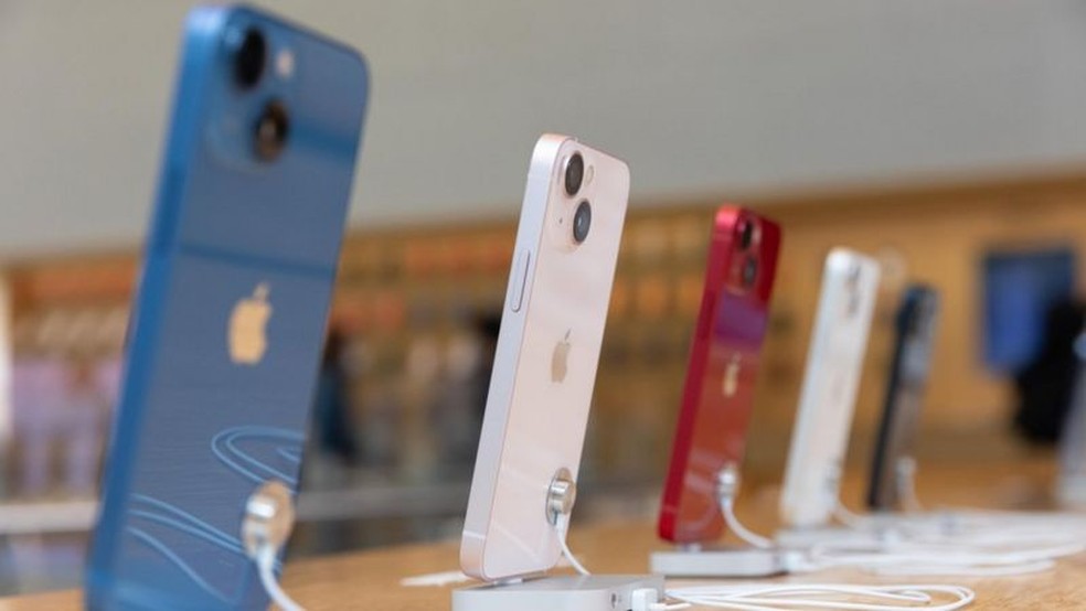 iPhone 7 de montão! Caminhão é detido ao transportar mais de 1.200  smartphones Apple 