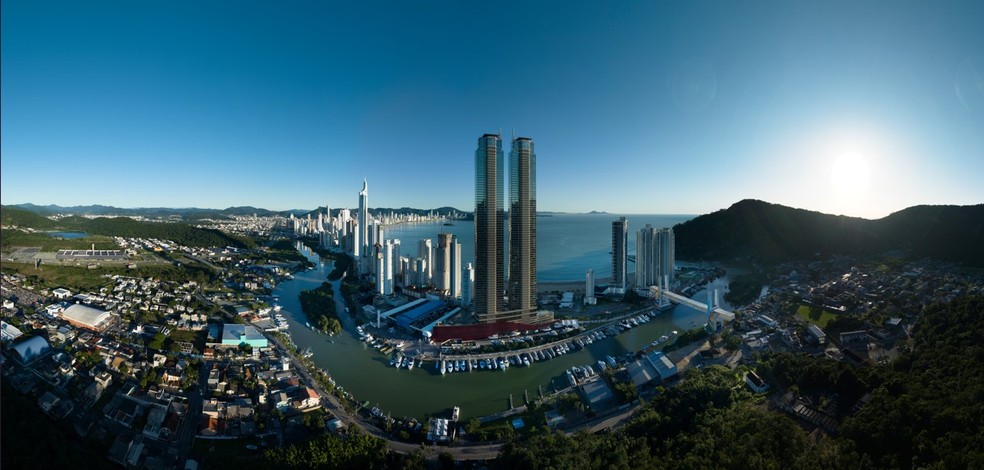 Pináculos aumentaram a altura de torres em Balneário Camboriú — Foto: Pasqualotto>/ Divulgação