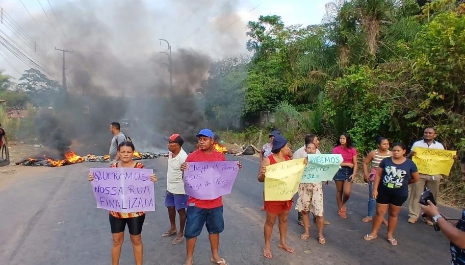 Manifestantes interditam trecho da MA-201 durante protesto em São José de Ribamar