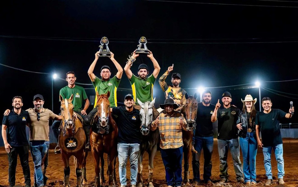 O vaqueiro da equipe ligada aos artistas conquistou o primeiro lugar na competição — Foto: Arena JP Ranch