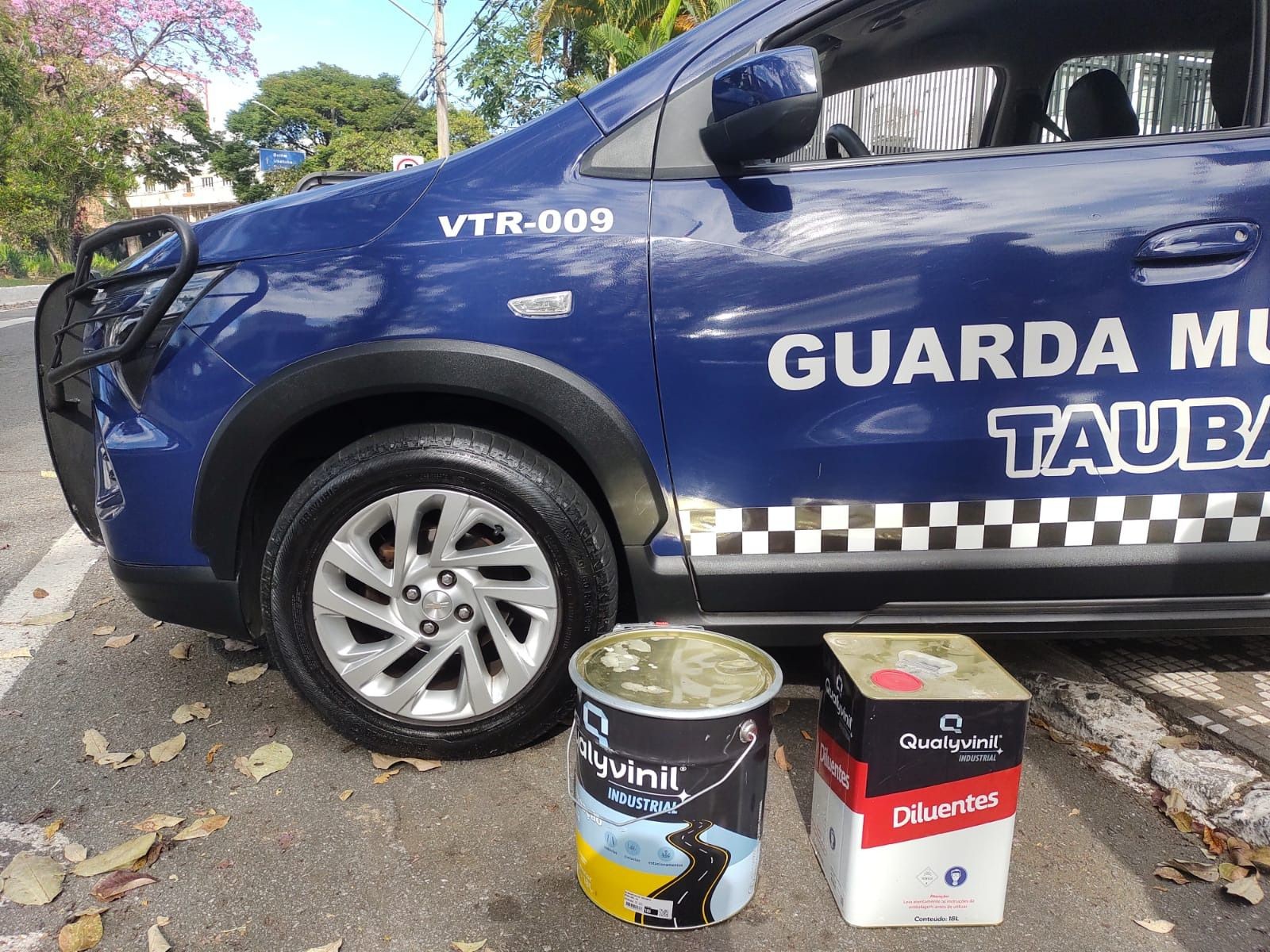 Servidor é preso suspeito de furtar galão de tinta da Prefeitura de Taubaté, SP