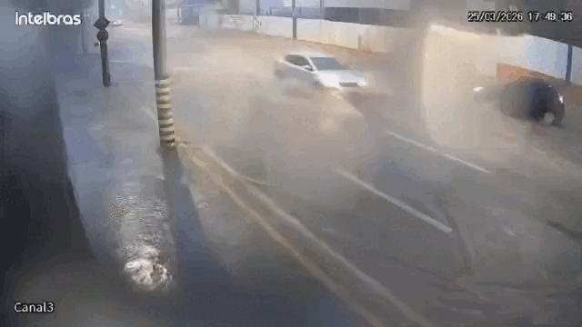 Avenida que virou rio em Bauru tem histórico de inundações e série de resgates