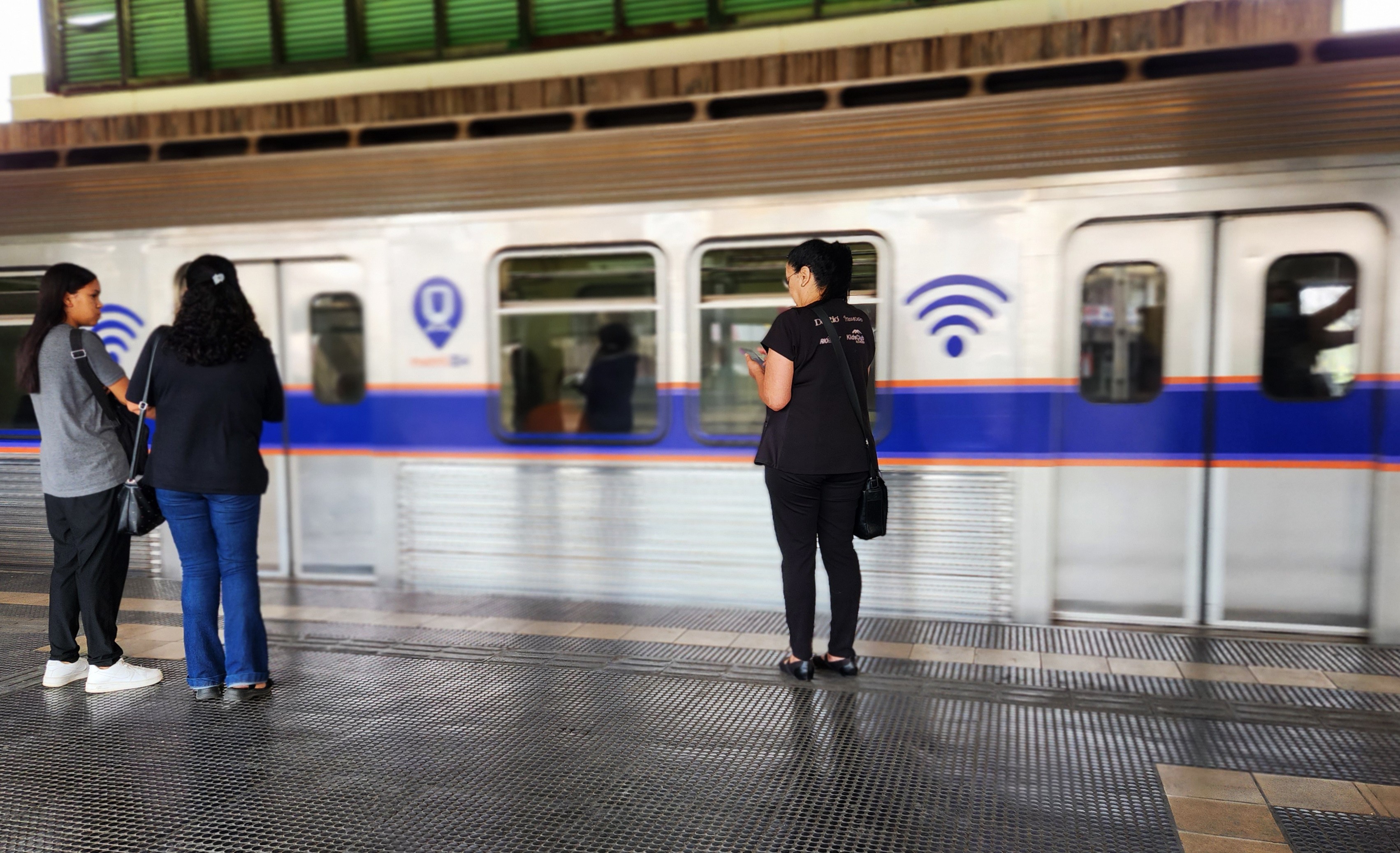 Orientação para emissão da Nova Carteira de Identidade em estações do metrô