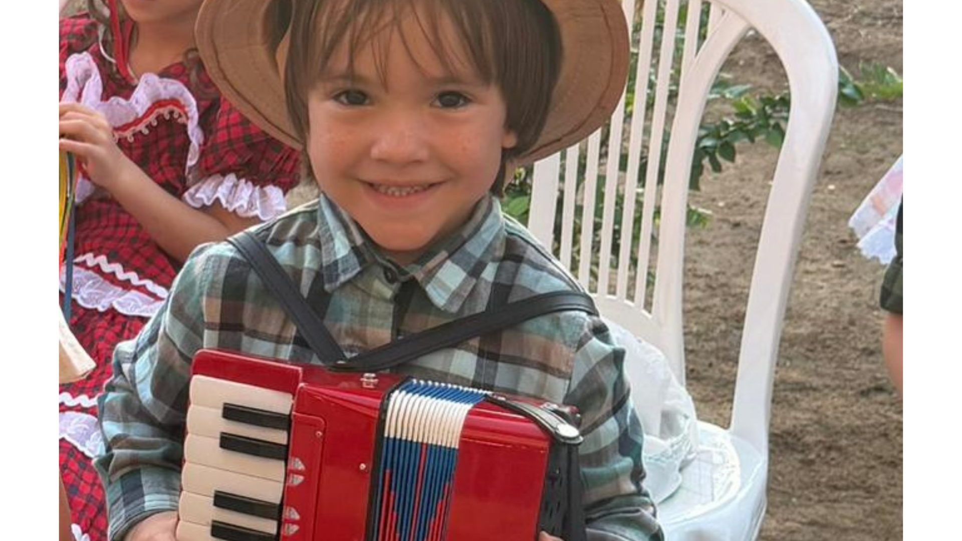 Menino viraliza ao cantar forró nas redes sociais e ganha reconhecimento de artistas