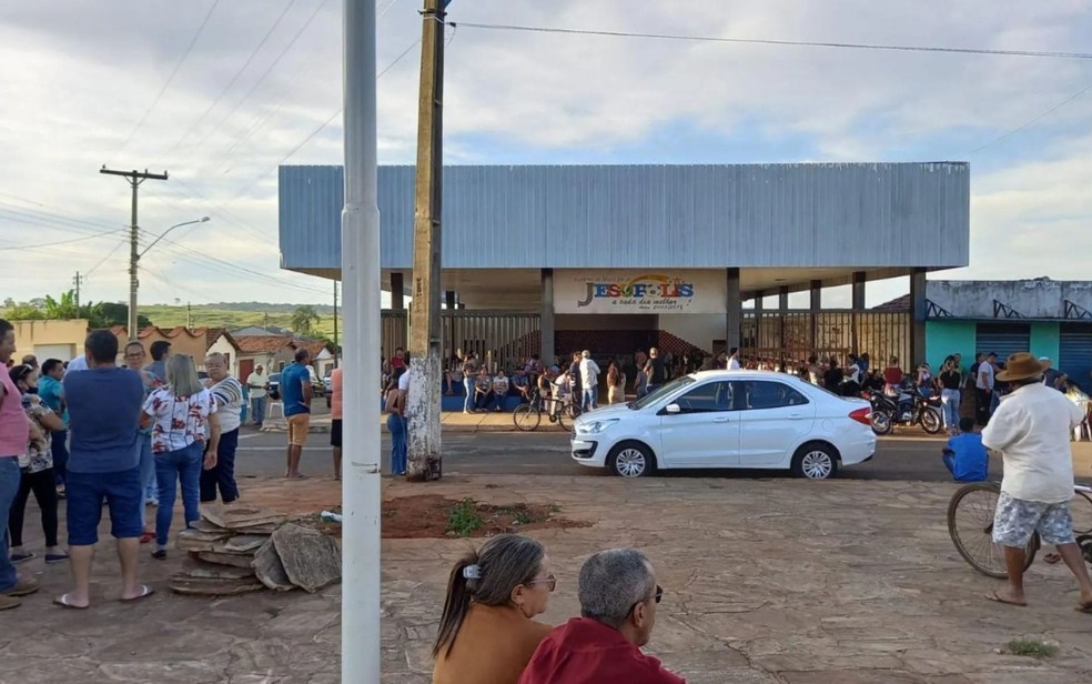 Três primos são velados juntos no Centro Comunitário de Jesúpolis — Foto: Arquivo pessoal/Flávio Veríssimo