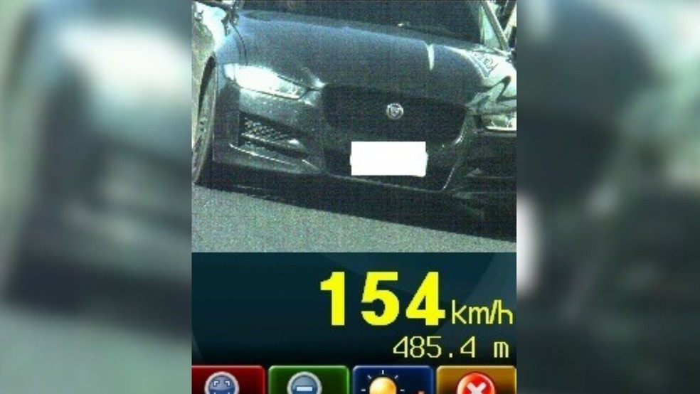 Carro de luxo é flagrado excedendo a velocidade em trecho urbano da BR-153 em Rio Preto — Foto: Polícia Rodoviária Federal/Divulgação