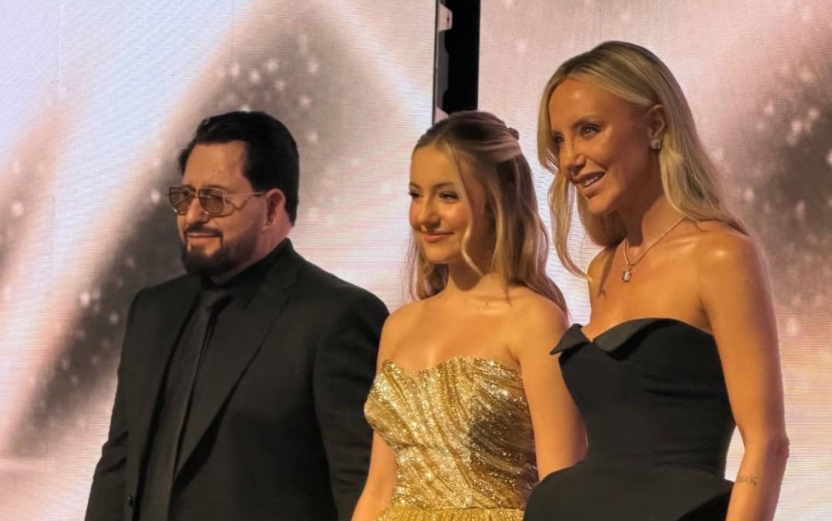 De flores suspensas a valsa ao som de hit do pai: veja detalhes da festa de 15 anos da filha de Marrone 