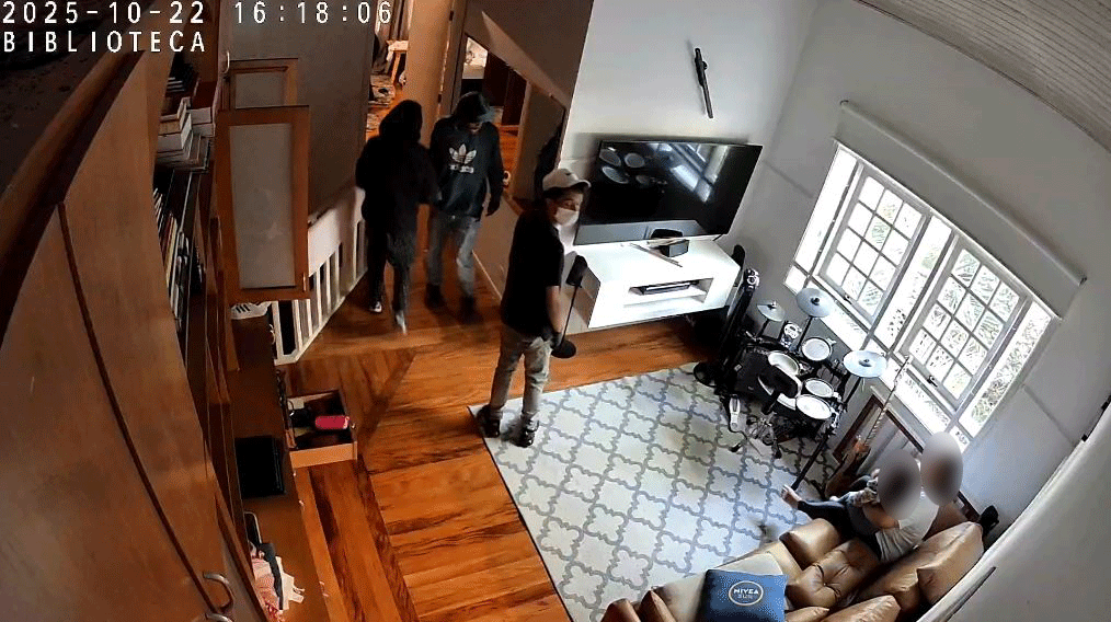 Vídeo: Babá e criança são feitas reféns por criminosos mascarados durante assalto a casa nos Jardins, área nobre de SP