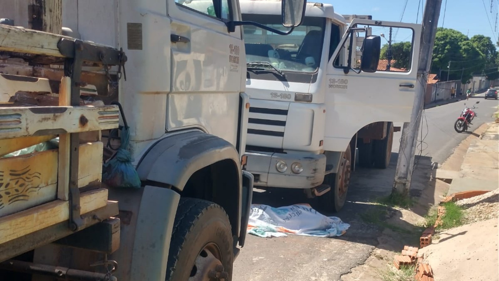 Trabalhador de 64 anos morre após ficar prensado entre dois caminhões no PI