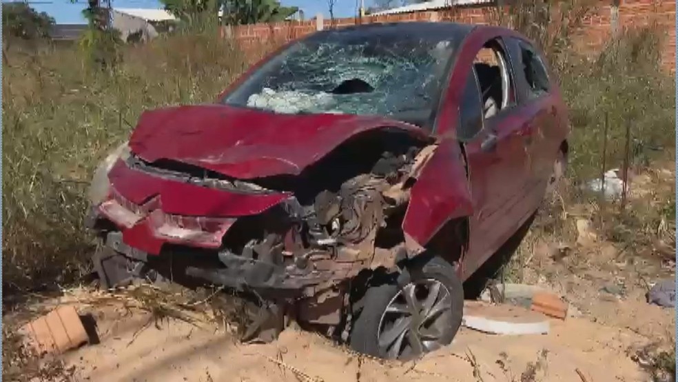 Motorista perdeu o controle da direção do veículo e atingiu as vítimas — Foto: Reprodução/TV Oeste