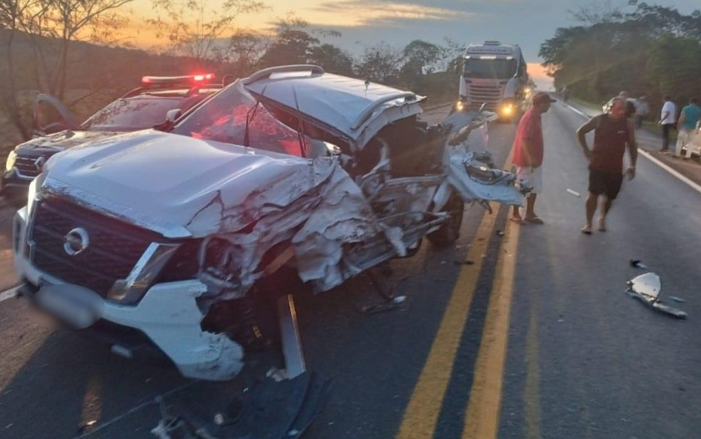 Carro de Regis Danese após acidente em Goiás — Foto: Reprodução/Redes sociais