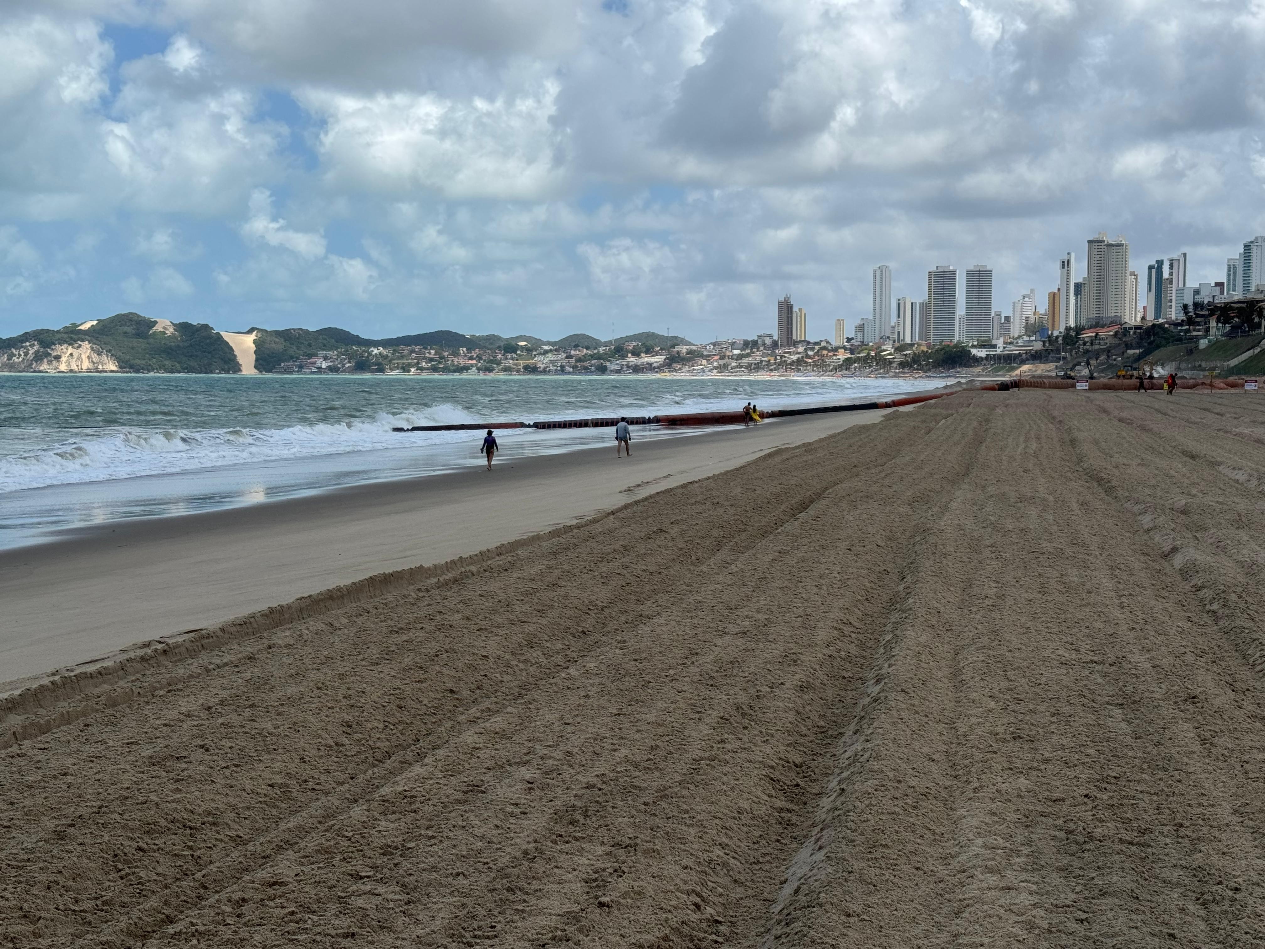 Trecho de 1 km de engorda da Praia de Ponta Negra é liberado para banhistas