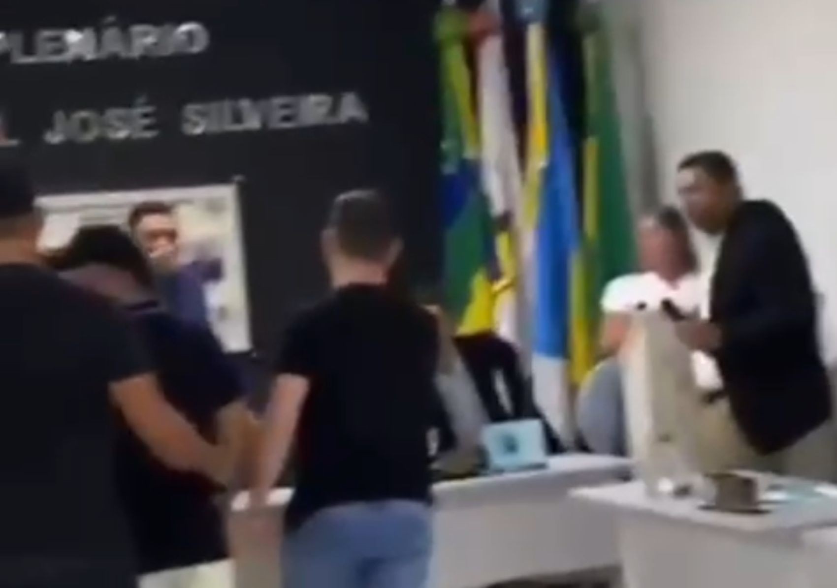 Tumulto na Câmara de Vereadores de Nossa Senhora de Lourdes encerra sessão de prestação de contas 