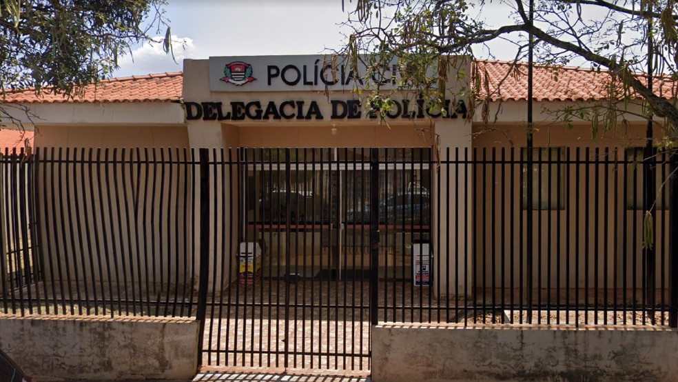1 de 1
Mulher &eacute; presa ap&oacute;s ter matado o marido com uma facada no t&oacute;rax em Ipaussu &mdash; Foto: Google Street View/Reprodu&ccedil;&atilde;o
