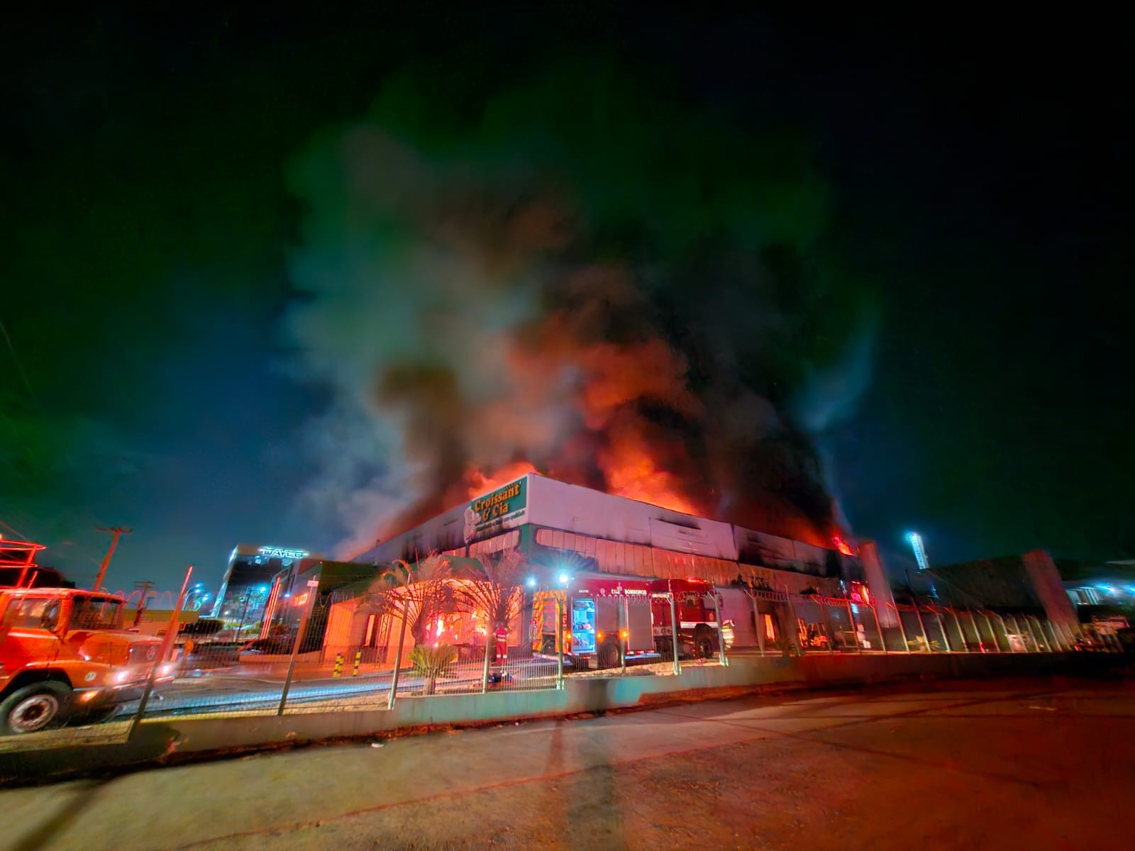 Funcionário ouviu explosão em cozinha de fábrica destruída por incêndio em Indaiatuba, diz polícia