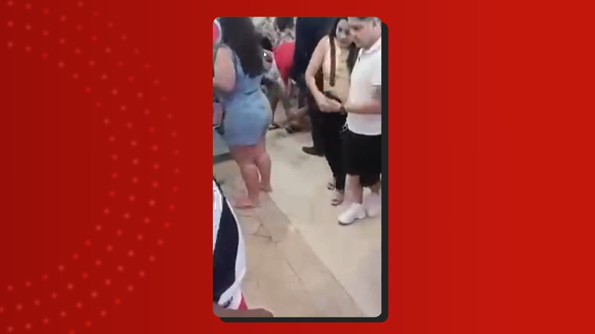 VÍDEO: escada rolante trava e provoca queda de clientes em shopping de Manaus
