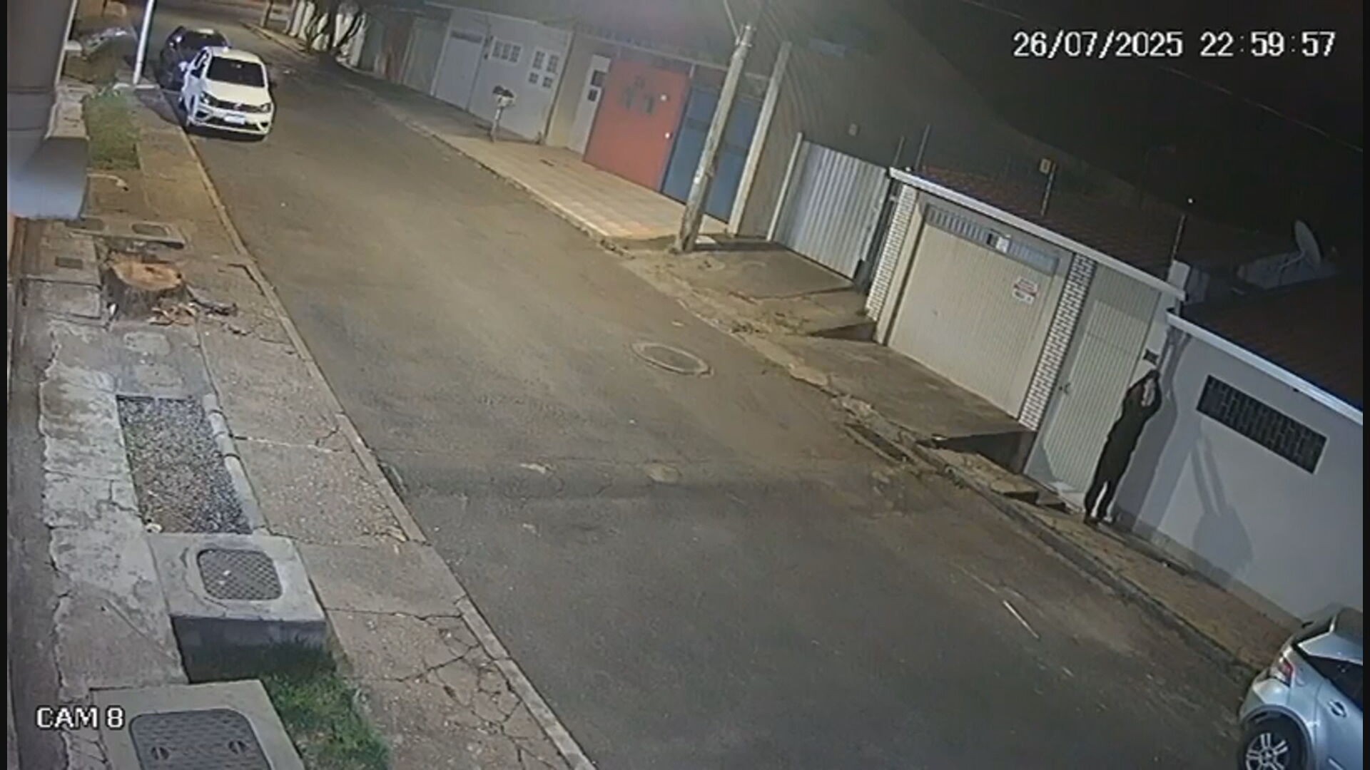 Dupla é presa por furtar placa de endereço na Asa Norte; veja VÍDEO