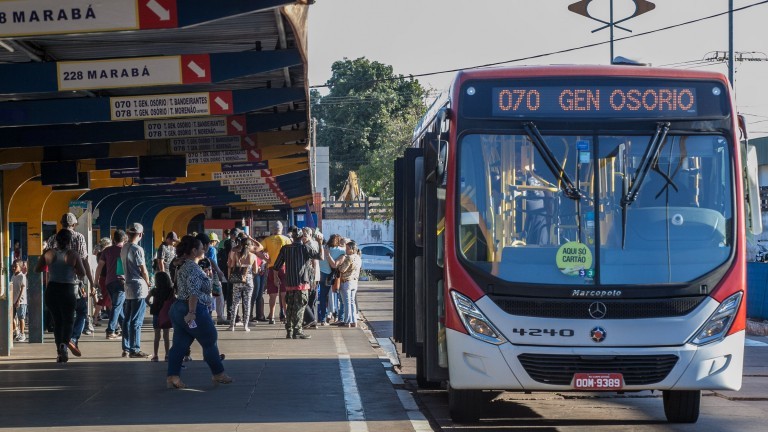 Tarifa de ônibus: justiça volta a obrigar município a reajustar tarifa e revisar contrato