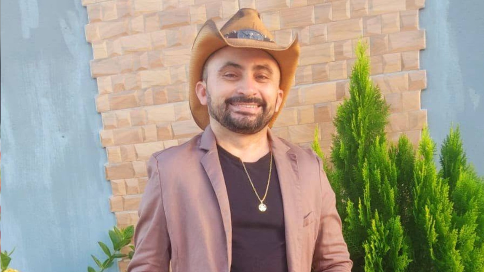 Cantor de 37 anos morre em colisão frontal entre carro e caminhão na BR-316, no Piauí