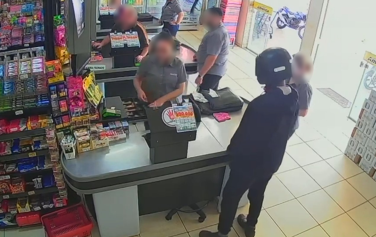 VÍDEO: homem assalta supermercado em Pederneiras e foge com quase R$ 4 mil