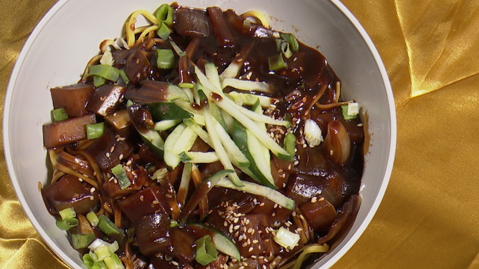 Jajangmyeon: aprenda a receita no Chef JPB