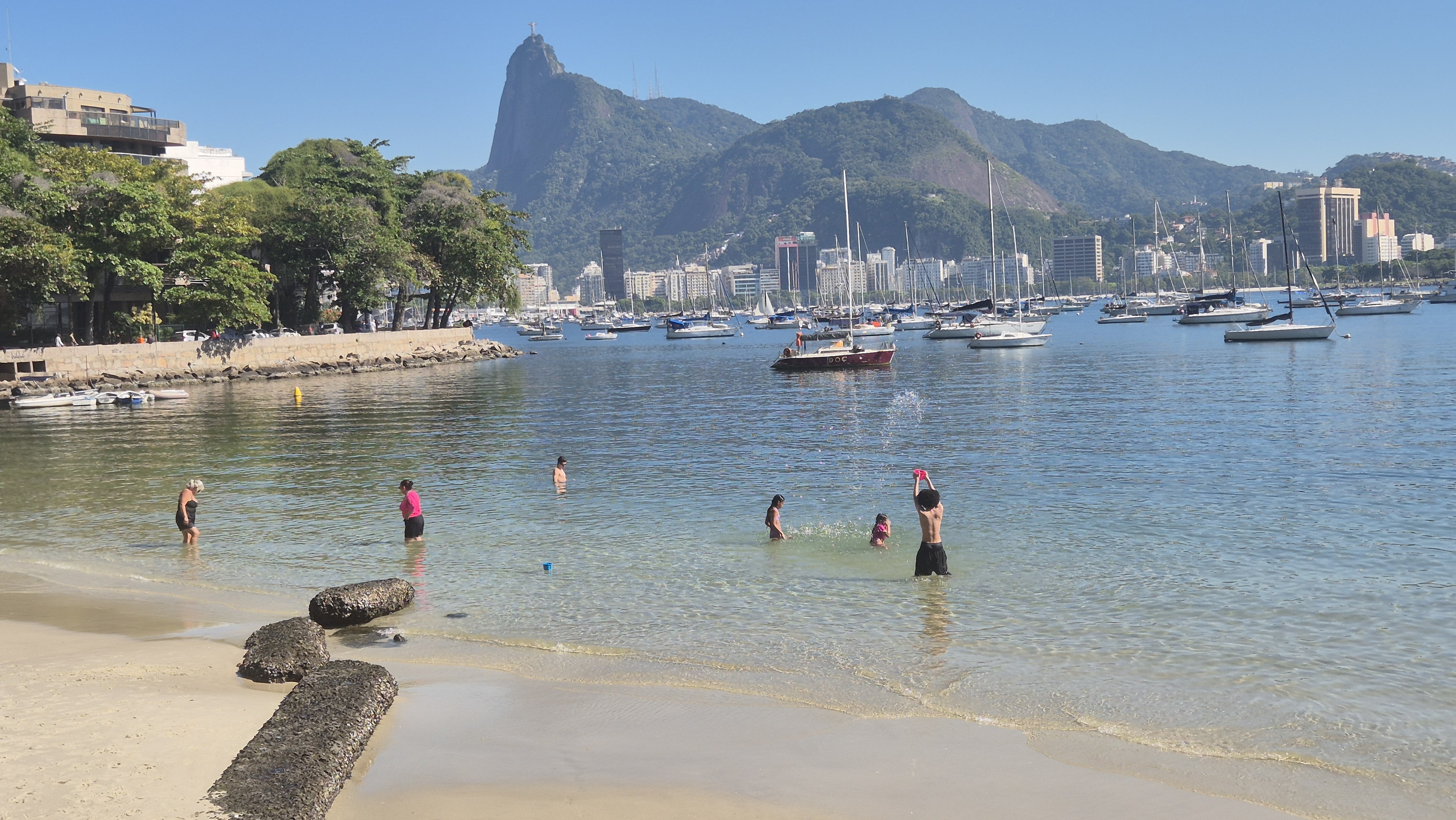 Urca tem o almoço mais caro do Rio de Janeiro e Alemão o mais barato; diferença chega a R$ 900 por mês, diz levantamento