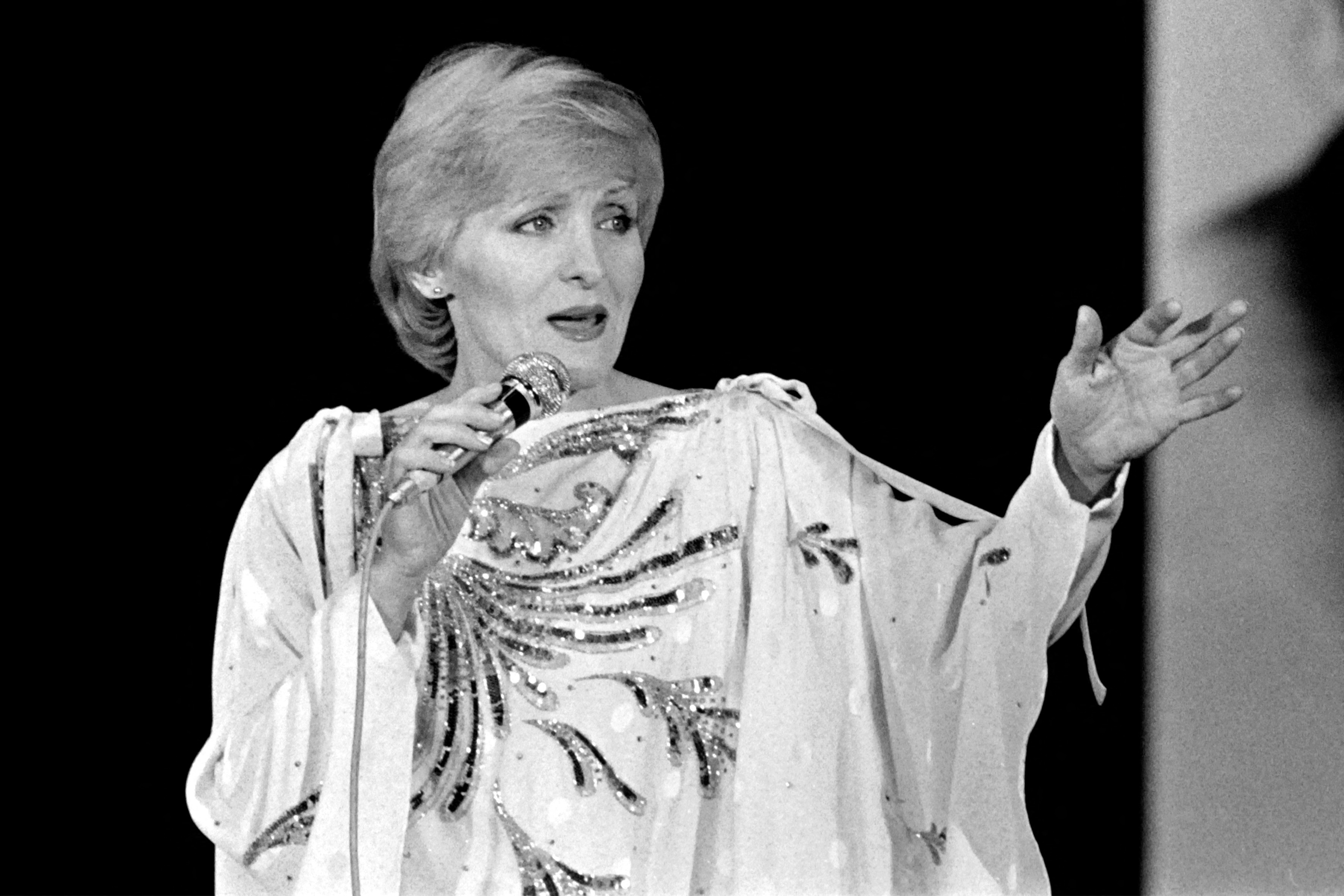 Cantora francesa Nicole Croisille morre aos 88 anos