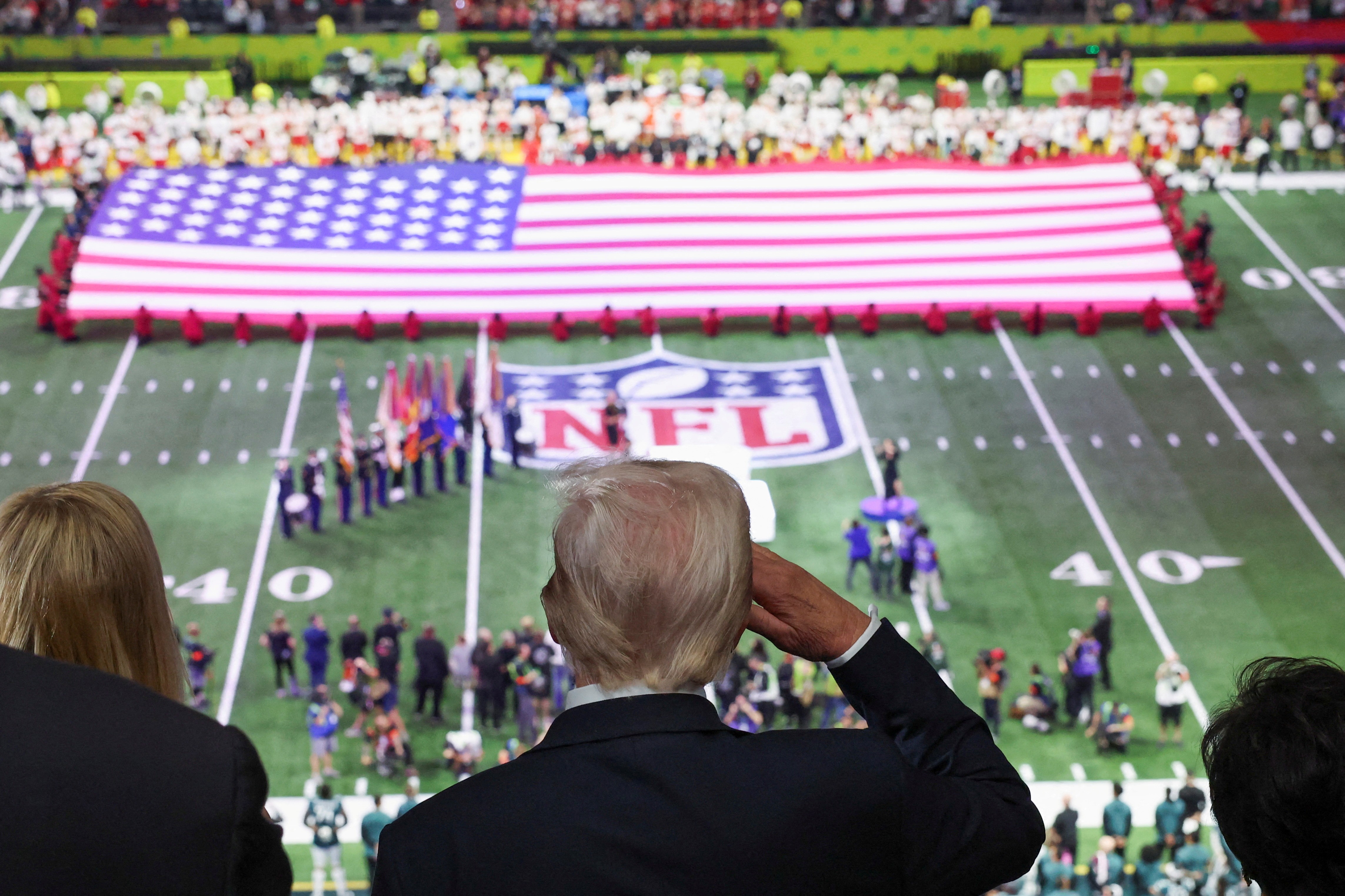 'Contrata-se': Serviço Secreto pede candidaturas em comercial do Super Bowl em meio a investida de Trump contra agências dos EUA