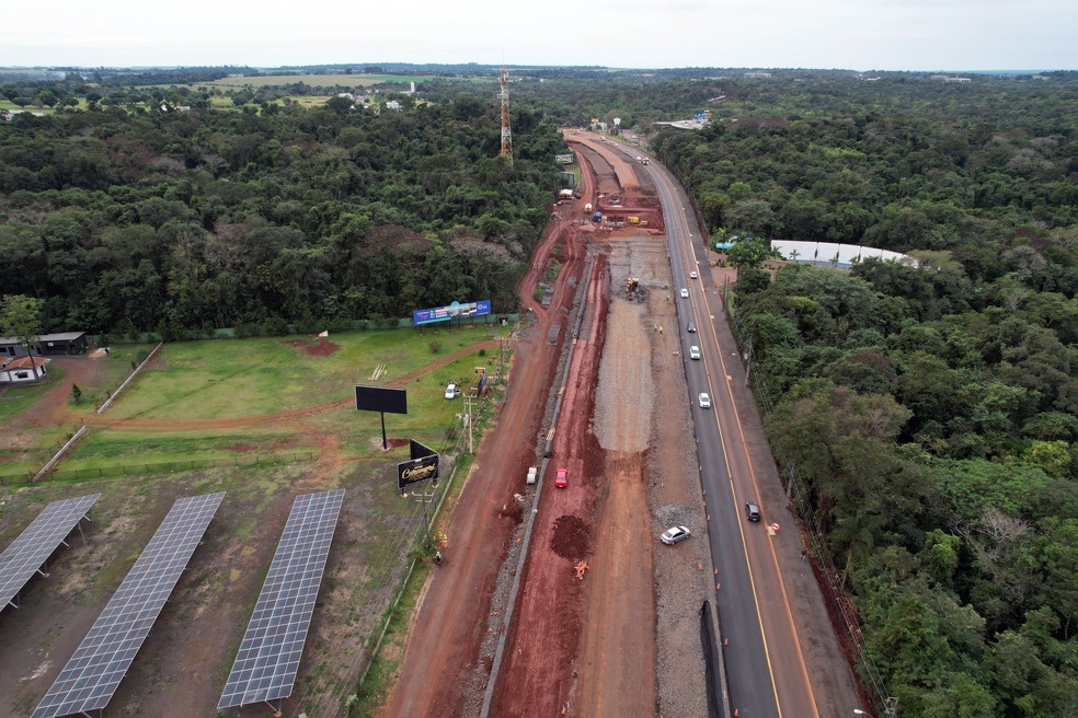Rodovia das Cataratas terá bloqueio de tráfego na segunda para transporte de grandes vigas — Foto: Albari Rosa/AEN