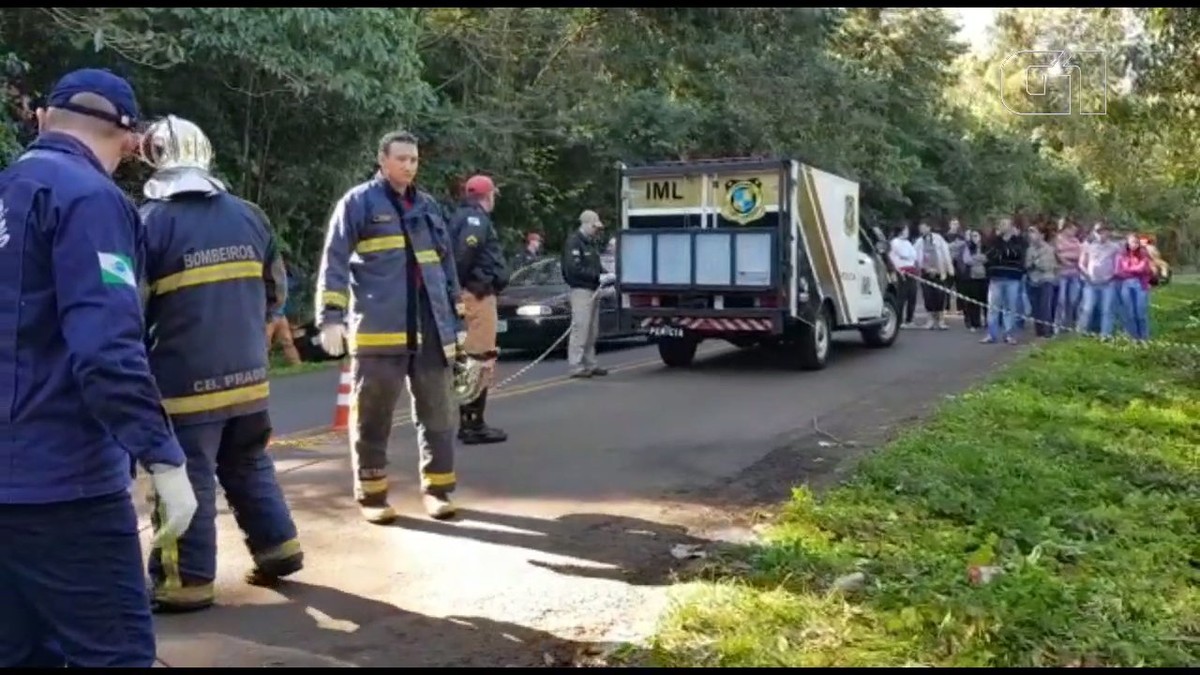 Uma Pessoa Morre E Outra Fica Ferida Após Carro Sair Da Pista E Bater