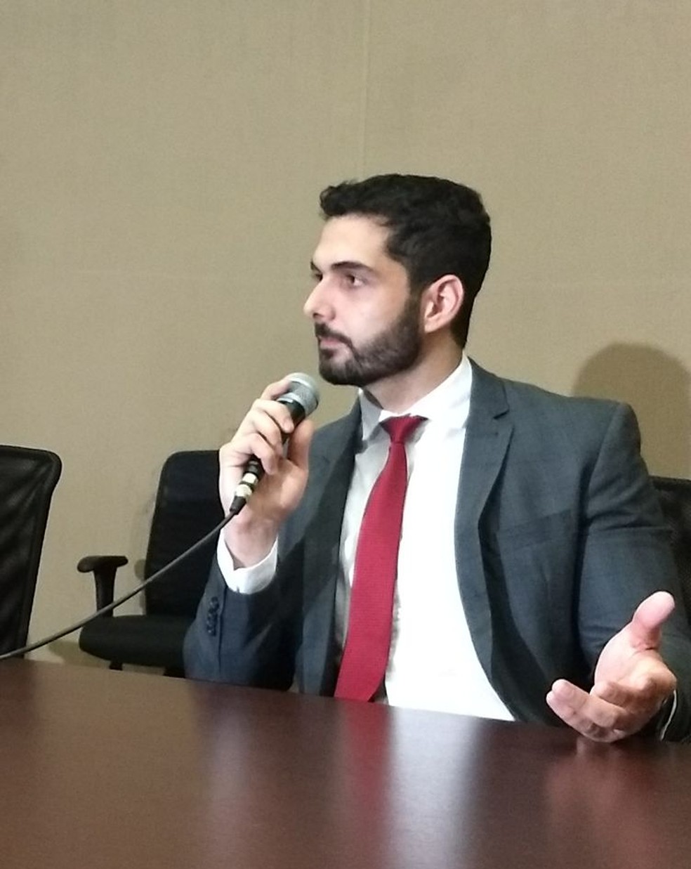 Delegado Fares Feghali nega envolvimento amorosa com Palu e diz que apenas tentou ajudar mulher — Foto: Aline Nascimento/G1