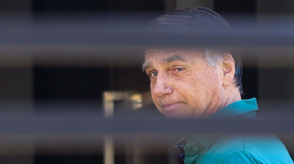 Militar afirma que transportava arma de Jair Bolsonaro para conserto em depoimento à Polícia Civil