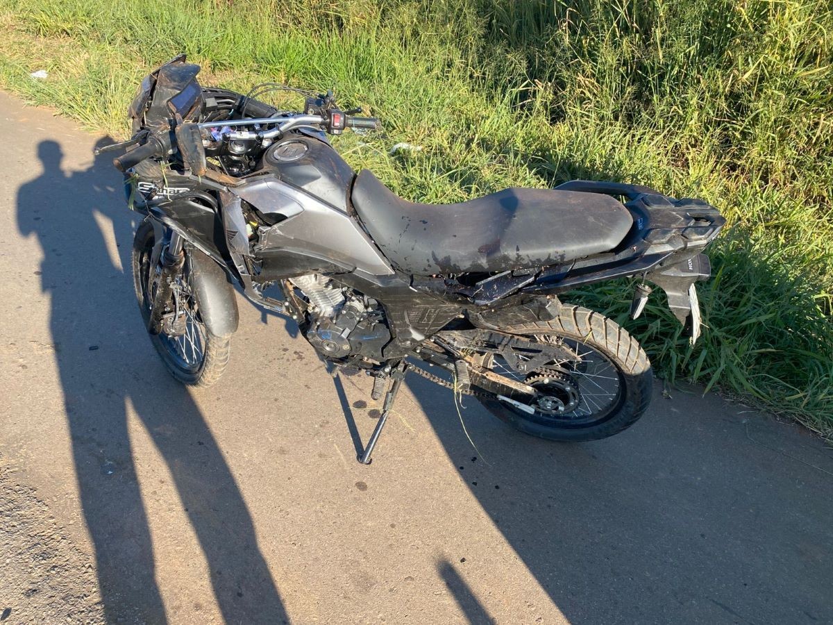 Casal morre após batida entre moto e caminhonete na BR-262, em Luz 