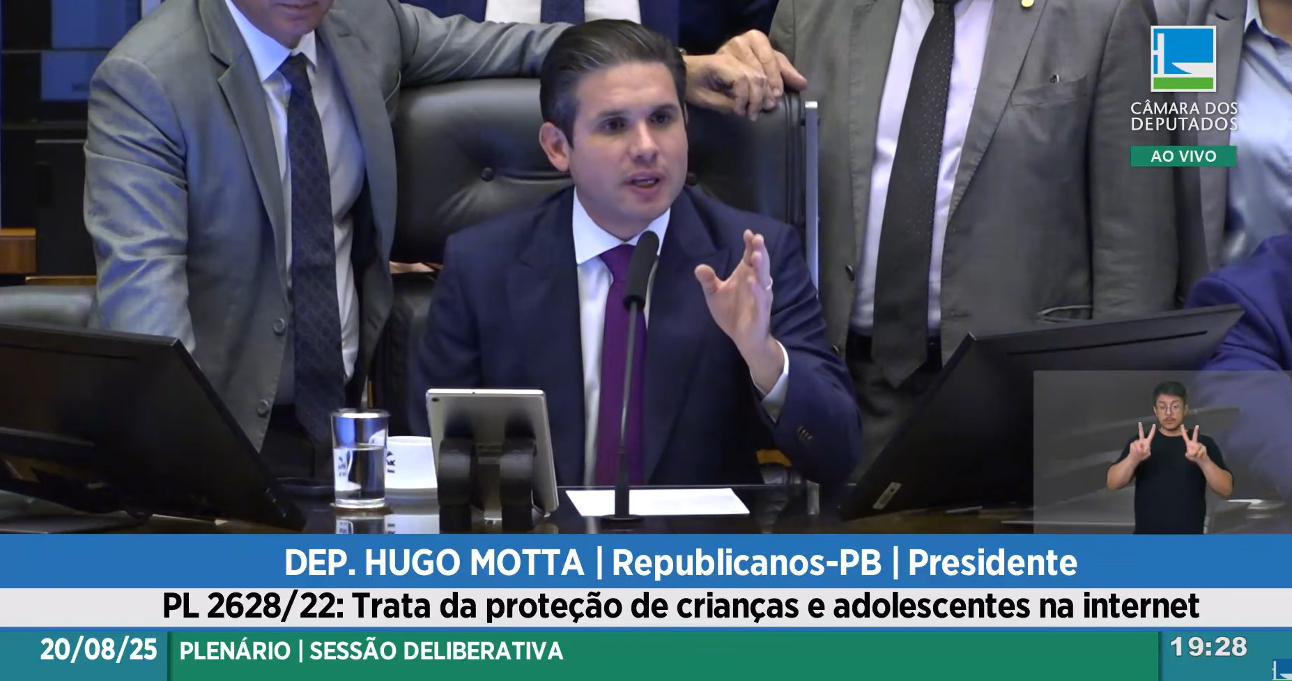 Câmara vota projeto sobre proteção de crianças e adolescentes nas redes; ACOMPANHE