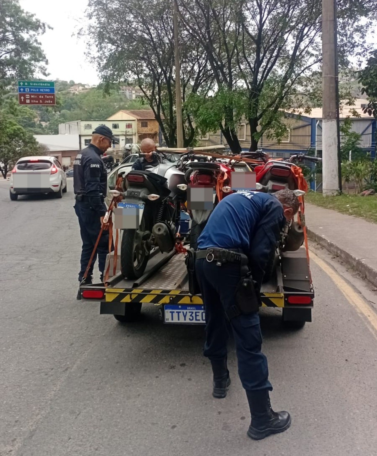 Operação recolhe cinco motos e flagra motoristas sem habilitação em Volta Redonda