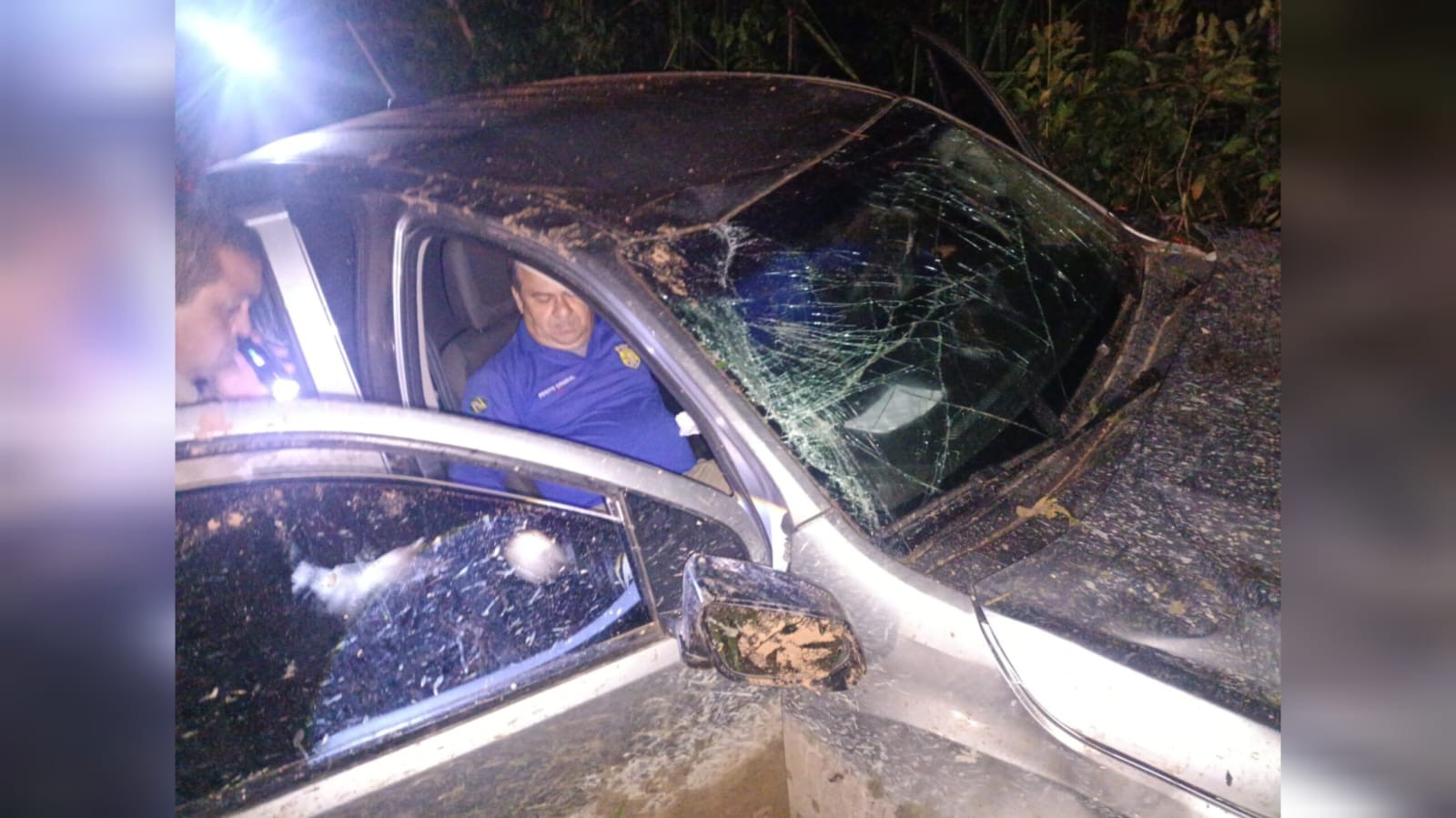 Equipe da Polícia Científica sofre acidente próximo à ponte do Rio Curuá-Una, em Santarém