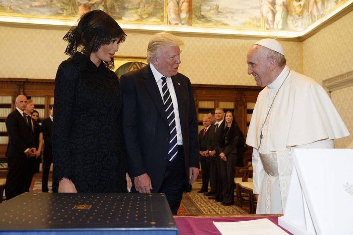 Donald Trump lamenta morte do papa Francisco: 'que Deus o abençoe e a todos que o amavam'