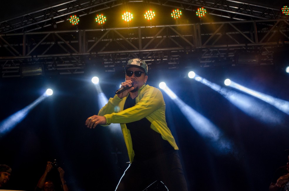 Naldo Benny em São Pedro da Aldeia  — Foto: Rafael Gonzaga/ Agência Prismanews