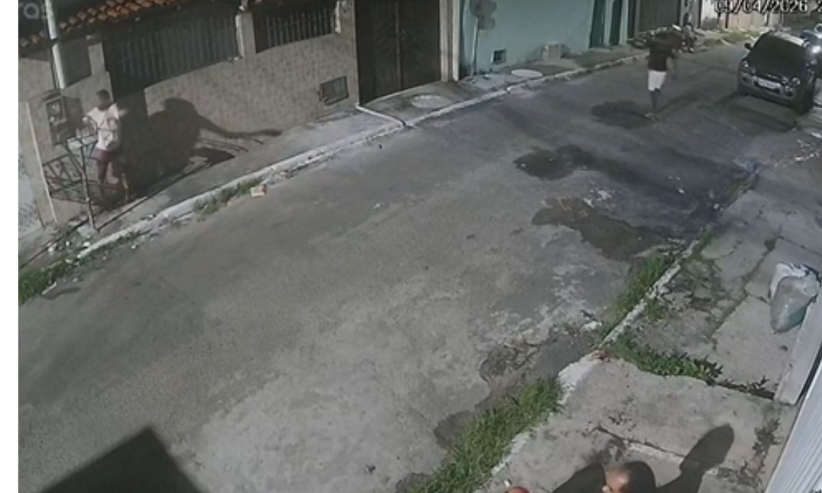 Três pessoas são mortas a tiros e câmera de segurança registra crime na Bahia