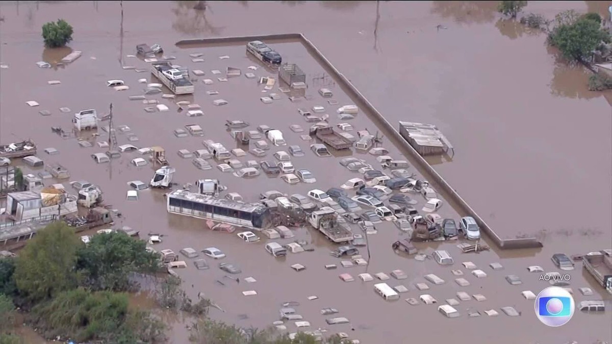 "Fotos aéreas revelam devastação: cemitério de carros submersos em Eldorado do Sul"