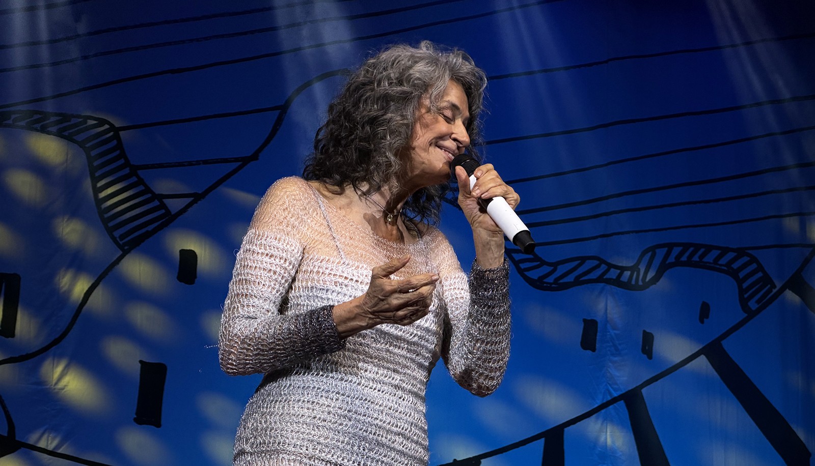 Simone anuncia novo show 'Que mulher é essa?!' em Salvador