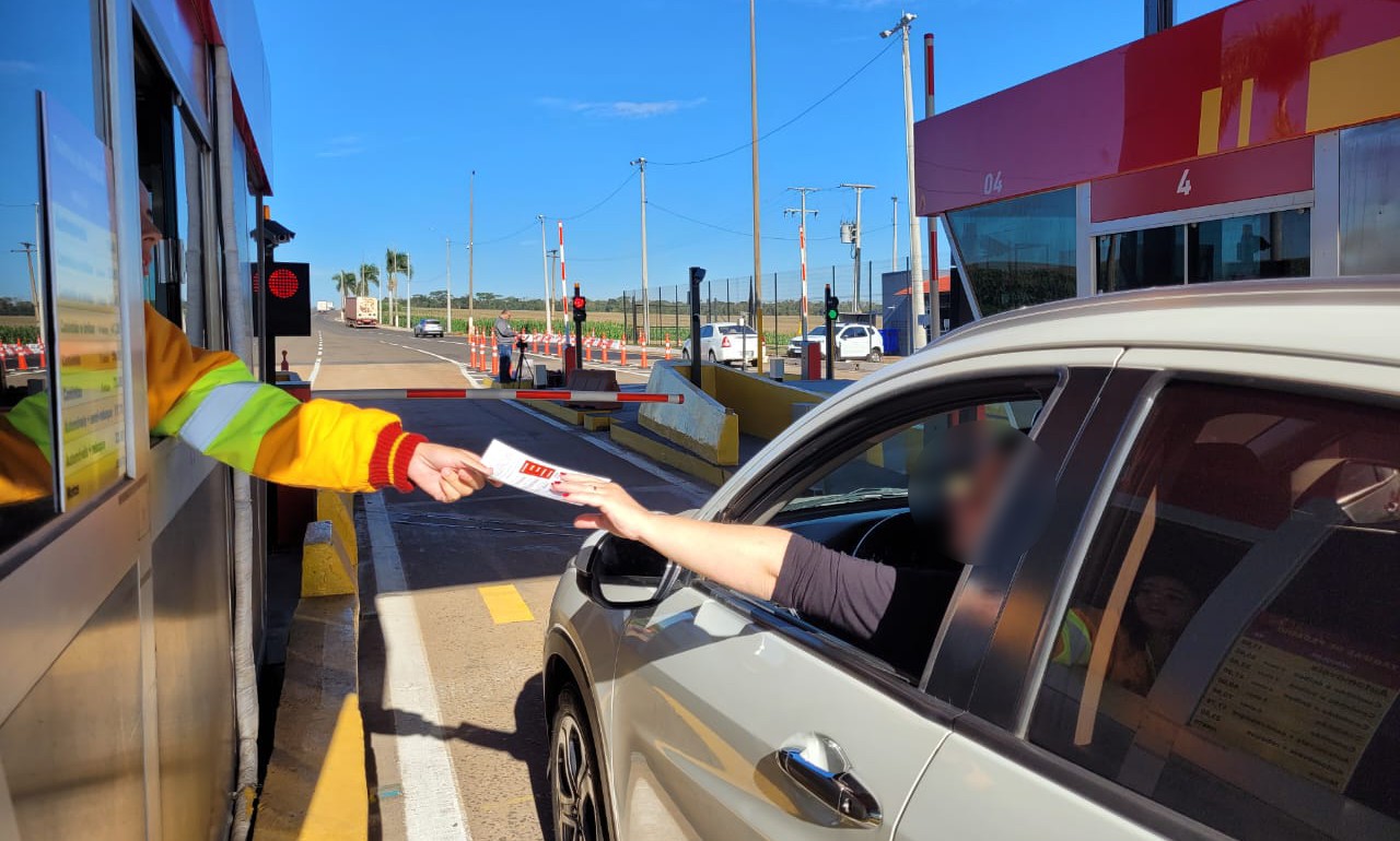 Motoristas que passam frequentemente em pedágios do Lote 3, no PR, podem ter descontos de até 89% na tarifa; veja como