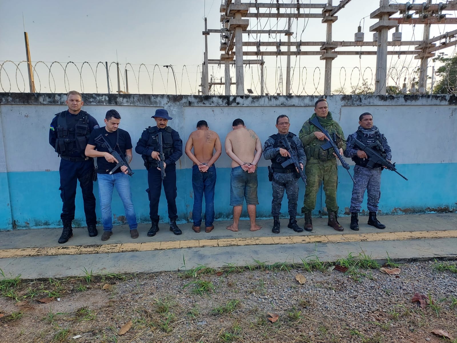 Polícia prende três homens que fugiram de delegacia pulando muro em RO