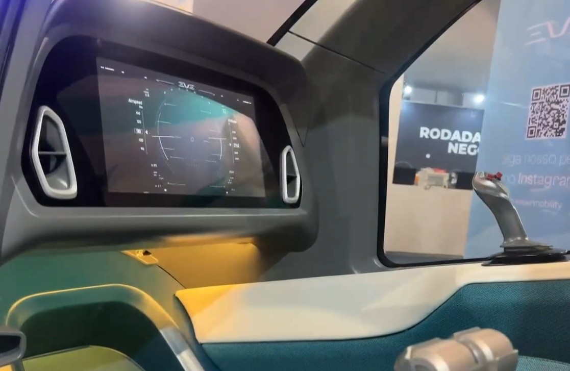 VÍDEO mostra cabine do 'carro voador' da Embraer, que foi revelada em evento em SP