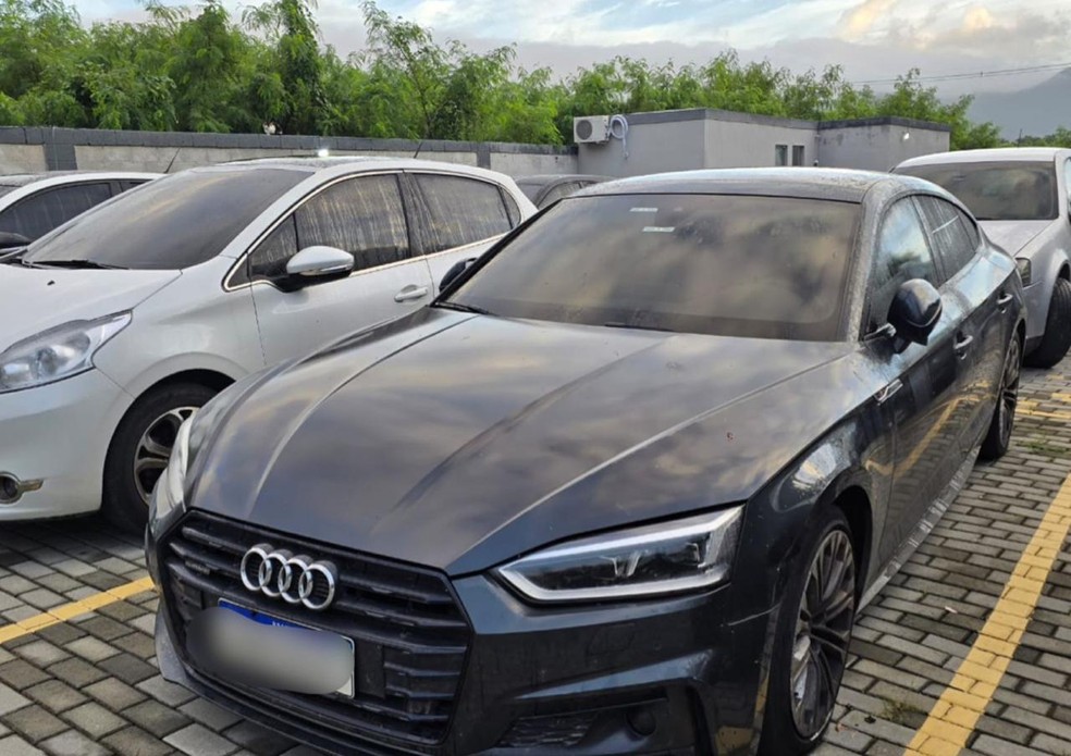 Carro de luxo apreendido com suspeito de chefiar esquema de produção de drogas no Recreio — Foto: Divulgação