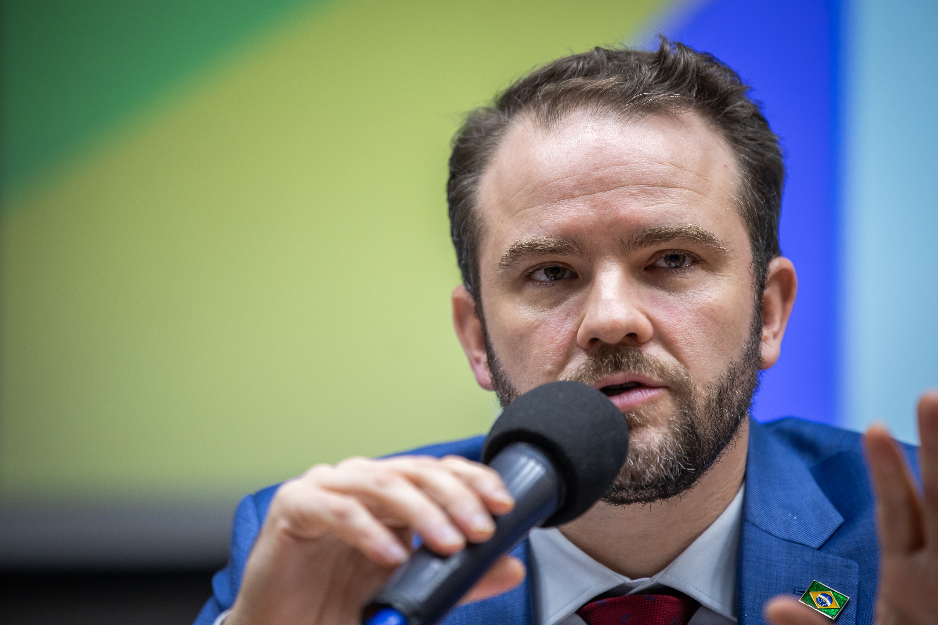 A pedido de Lula, Fazenda negocia com bancos medidas para reduzir endividamento das famílias