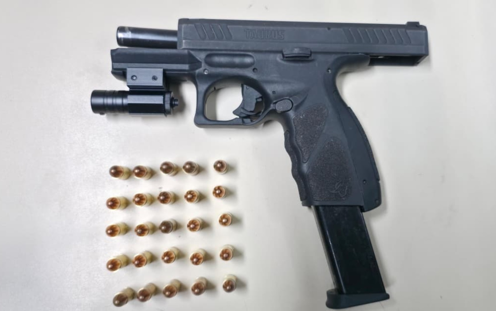 Homem apontado como chefe de facção criminosa e suspeito de homicídio é preso em Feira de Santana